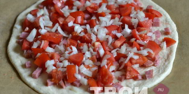 пицца с колбасой