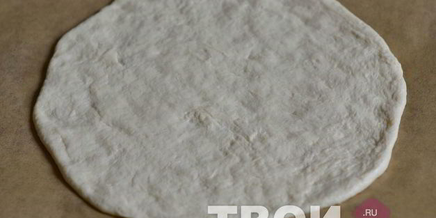 пицца с колбасой