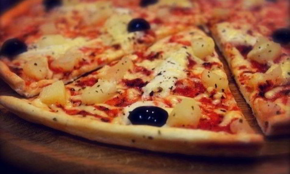 Рецепт пицца с копченой курицей и ананасами