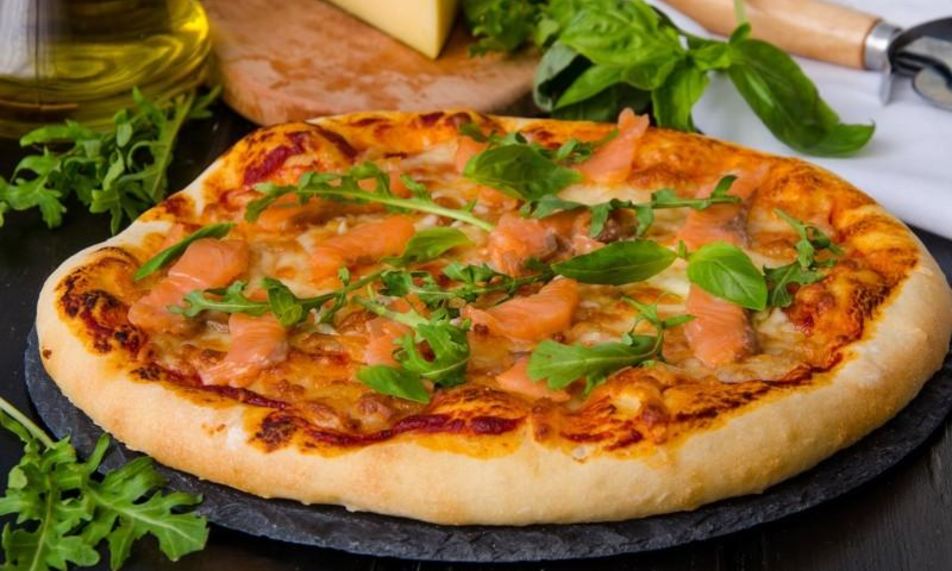 Рецепт пицца с красной рыбой семгой на дрожжевом тесте