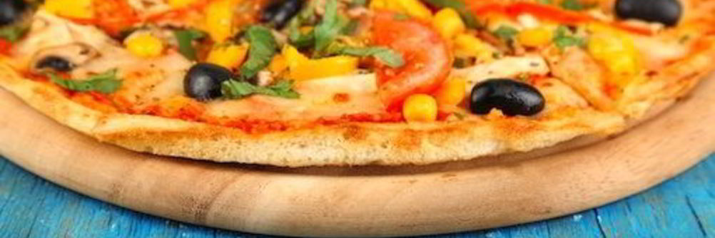 Пицца с курицей и кукурузой