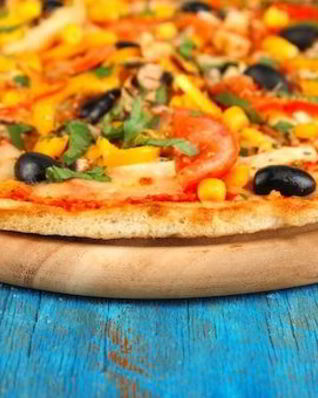 Пицца с курицей и кукурузой