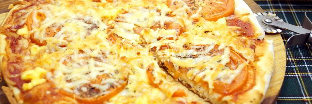 Пицца с помидорами