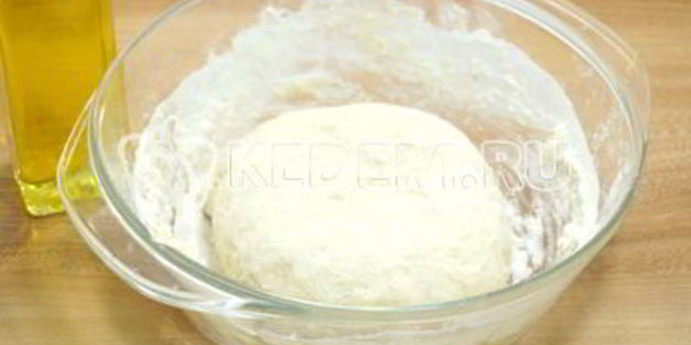 пицца с помидорами