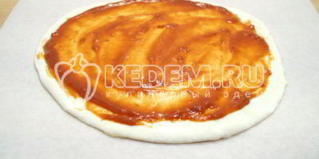 пицца с помидорами