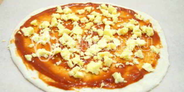 пицца с помидорами