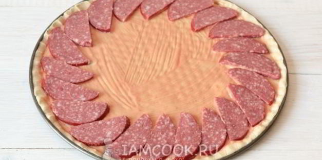 пицца с солеными огурцами