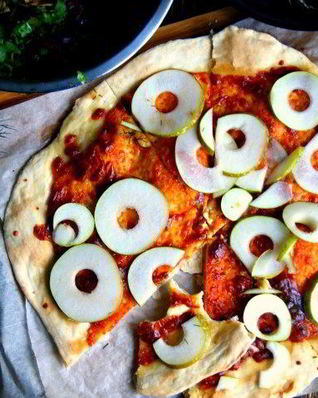 Пицца с сыром и грушей