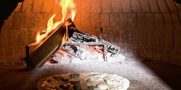 пицца с сыром и грушей