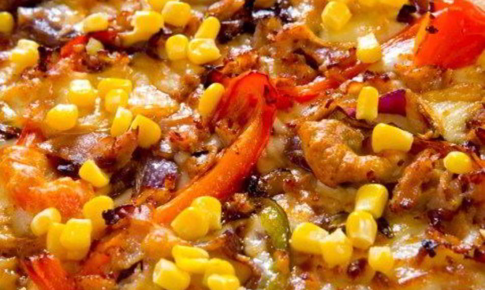 Рецепт пицца с цукини, курицей и кукурузой