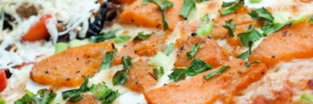 Пицца с тыквой и копченым салом