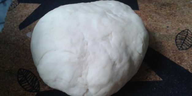 пицца с вялеными помидорками и сливочным сыром