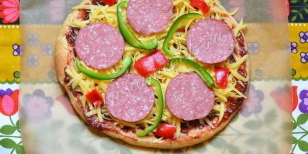 пицца со сливовым соусом