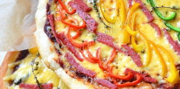 пицца со сливовым соусом