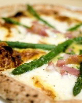 Пицца со спаржей