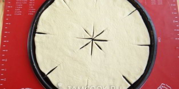 пицца солнце с форелью и картофелем