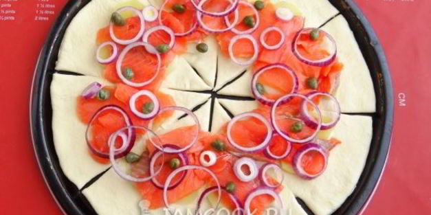 пицца солнце с форелью и картофелем