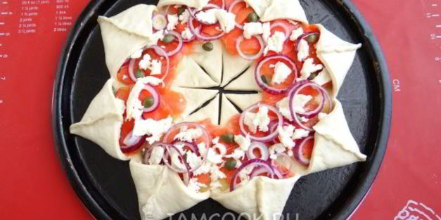 пицца солнце с форелью и картофелем