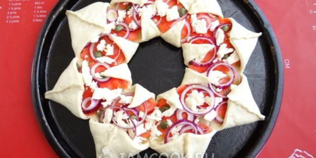 пицца солнце с форелью и картофелем