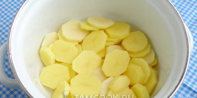 пицца солнце с форелью и картофелем