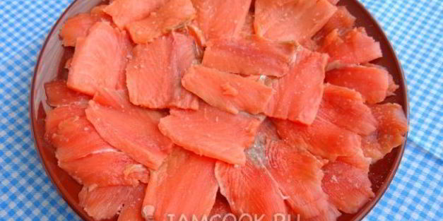 пицца солнце с форелью и картофелем