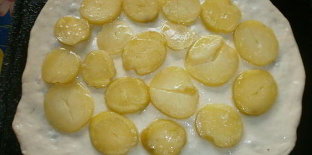 постная пицца с картофелем и грибами