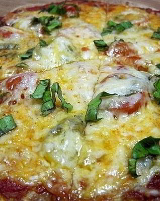 Вегетарианская пицца с шампиньонами и сыром