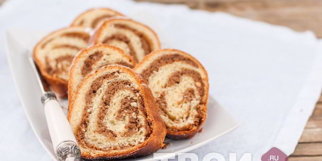 потица, словенский ореховый рулет