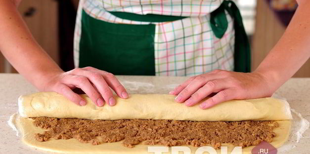 потица, словенский ореховый рулет