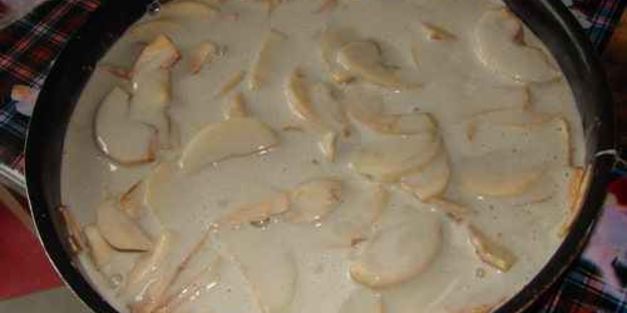 шарлотка яблочная