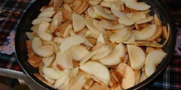 шарлотка яблочная