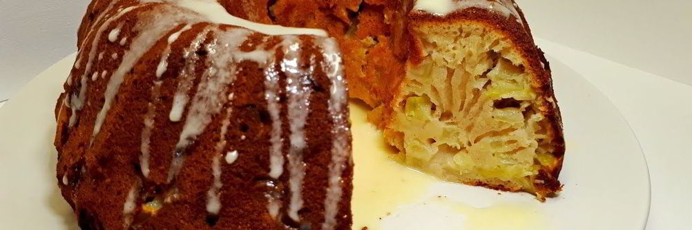 Яблочная шарлотка