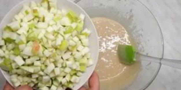 яблочная шарлотка