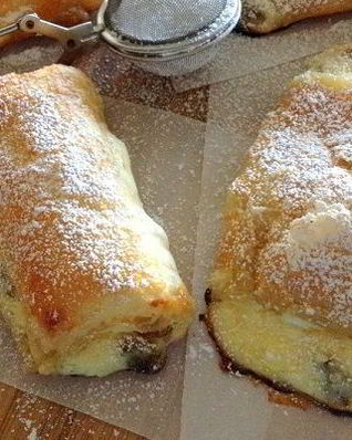 Слойки из слоеного теста с творогом