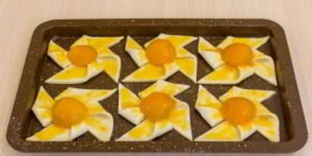 слойки с абрикосами