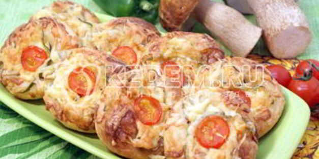 слойки с белыми грибами и овощами