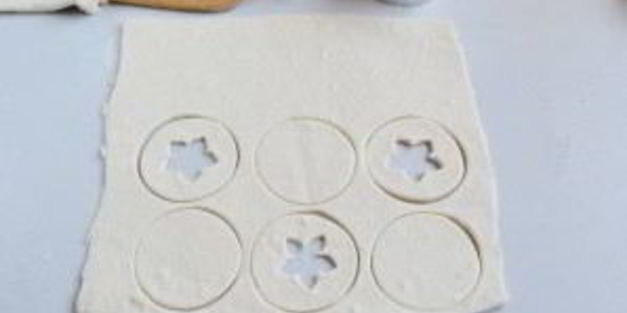 слойки с клубникой