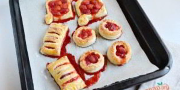 слойки с клубникой