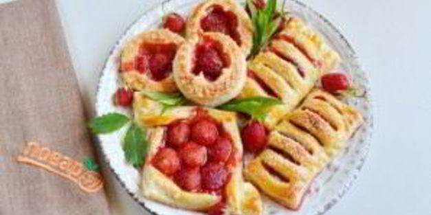 слойки с клубникой