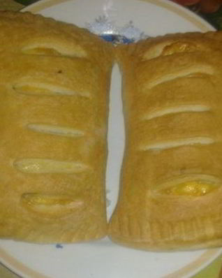 Слойки с колбасой