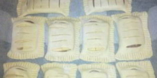 слойки с колбасой