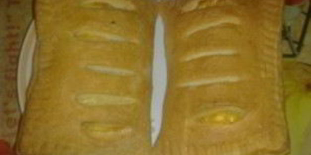 слойки с колбасой