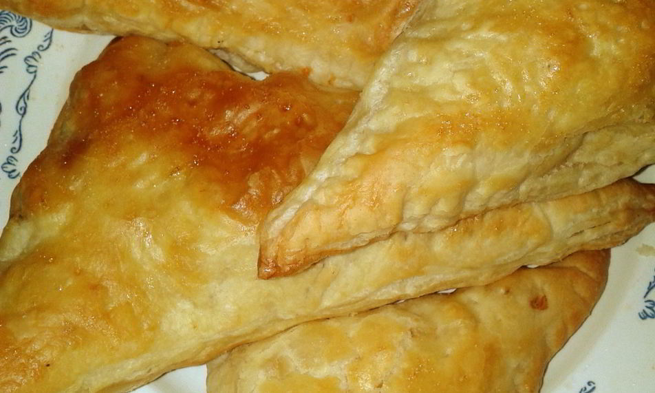 Рецепт слойки с курицей и сыром