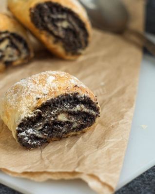 Слойки с маком