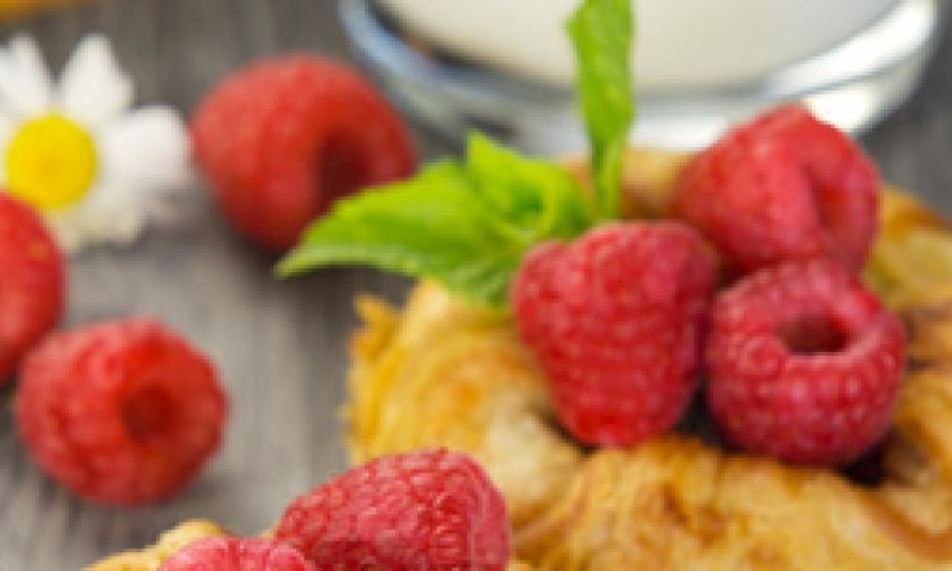 Рецепт слойки с малиновым вареньем