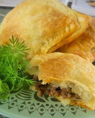 Слойки с мясом