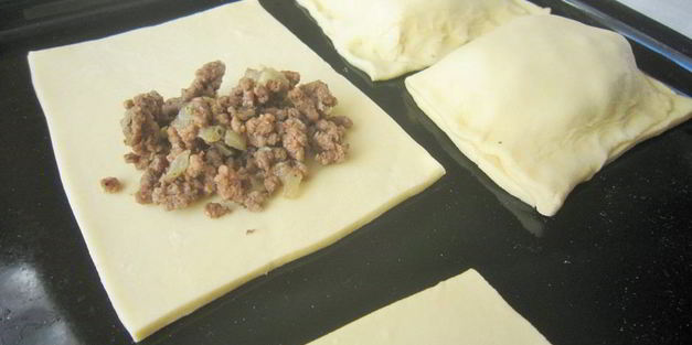 слойки с мясом