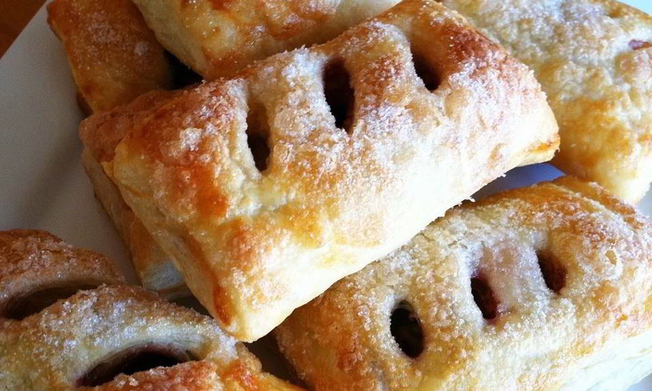 Рецепт слойки с нутеллой и малиновым вареньем