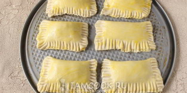 слойки с орехами