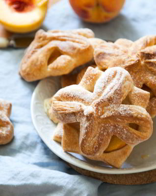 Слойки с персиками